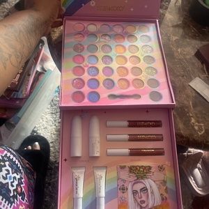 Kevin &Coco  39 Fashion Eyeshadow&cosmetics set